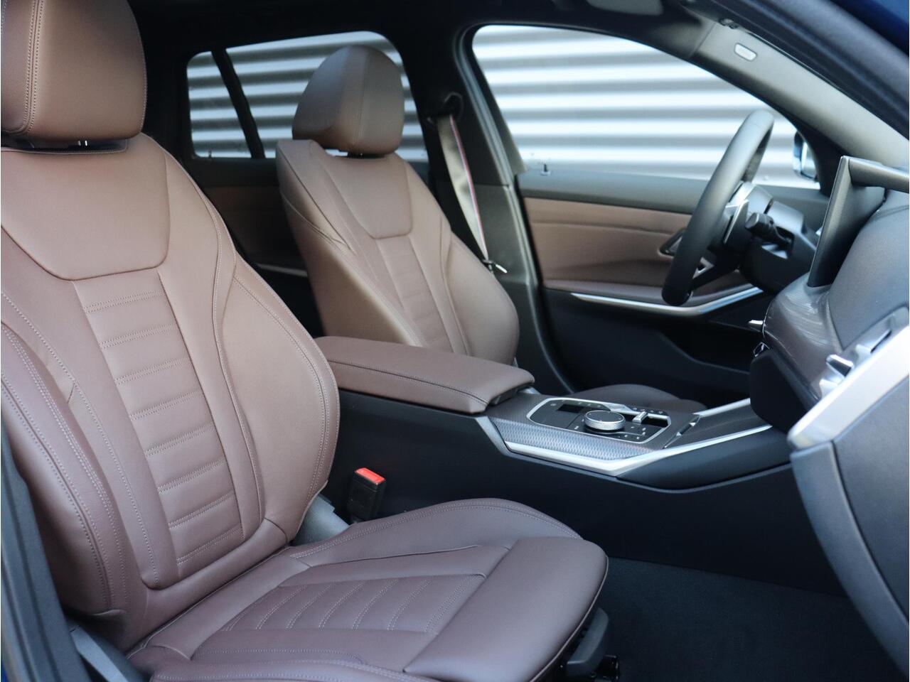 BMW 3-SERIE Touring 330e Individual Lak | M Sportpakket Pro | Innovation Pack | Comfort Pack | Panoramadak | Trekhaak