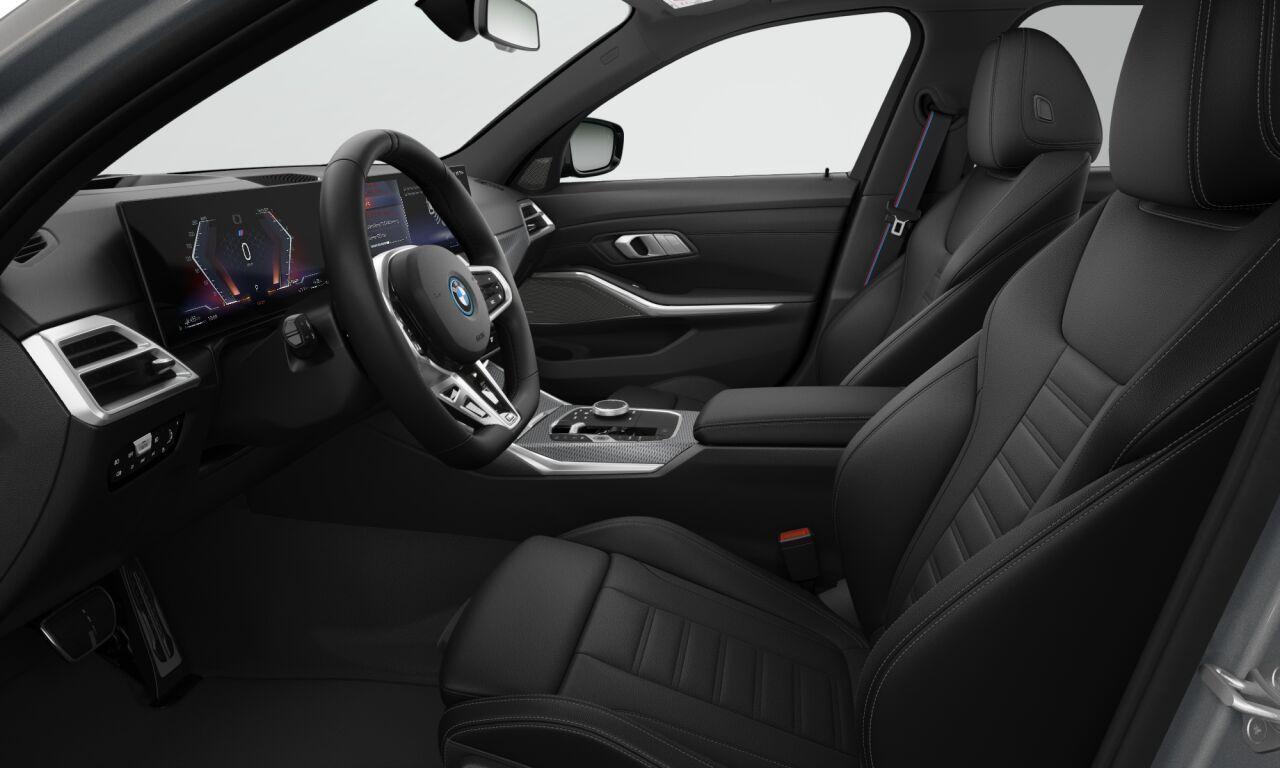 BMW 3-SERIE Touring 330e Individual Lak | M Sportpakket Pro | Innovation Pack | Comfort Pack | Trekhaak | Panoramadak