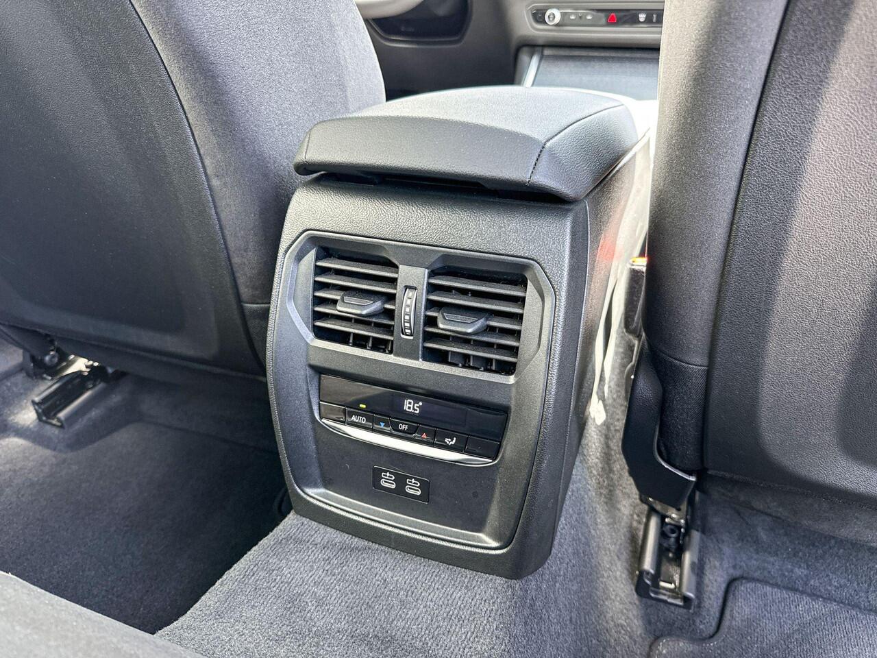 BMW 3-SERIE Sedan 320i xDrive | Innovation Pack | M Sport | Panoramadak