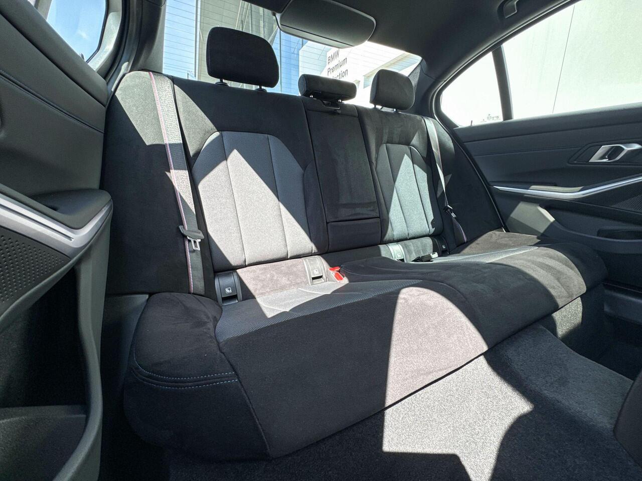 BMW 3-SERIE Sedan 320i xDrive | Innovation Pack | M Sport | Panoramadak