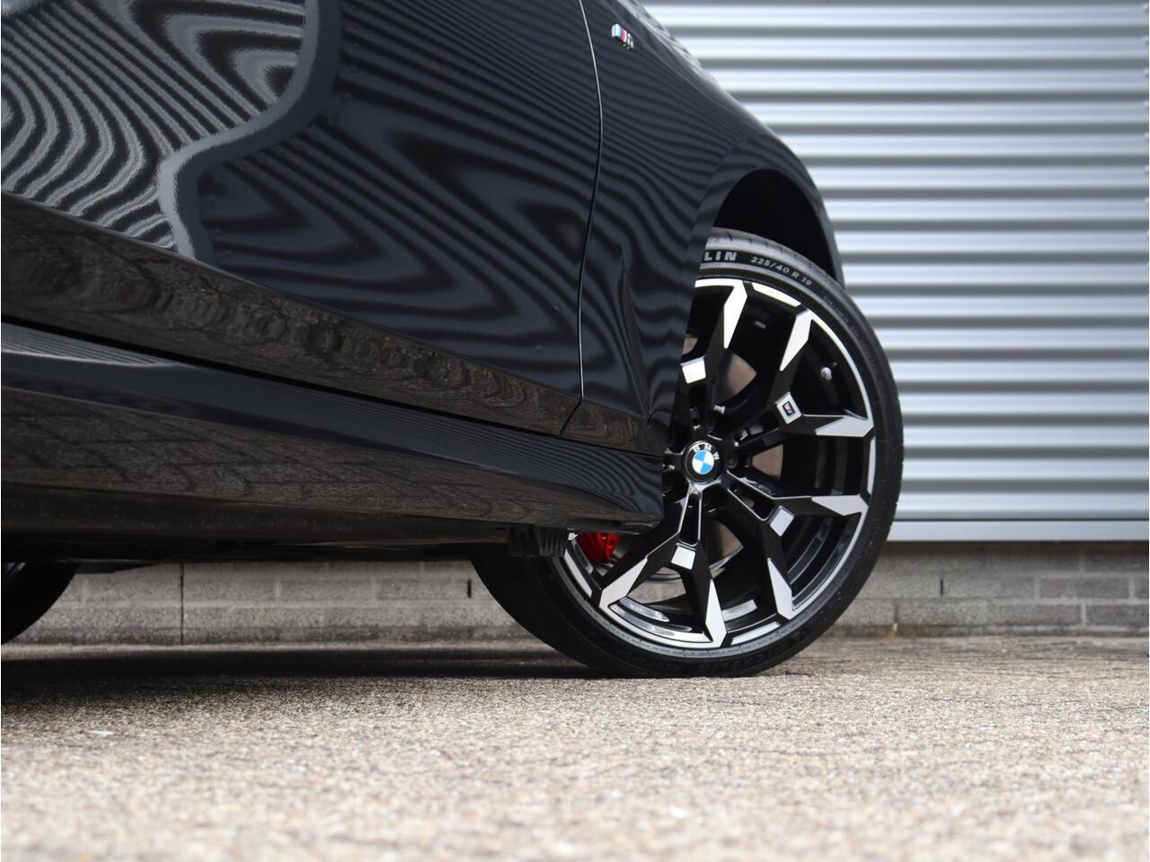 BMW 3-SERIE Touring 330e | M Sportpakket Pro | Panodak | Trekhaak | Harman Kardon | Parking Assistant Plus | Adaptive Cruise Control | Comfort Access | Elektr. Voorstoelen | Driving Assistant | Adaptive Onderstel | 19'' LMV