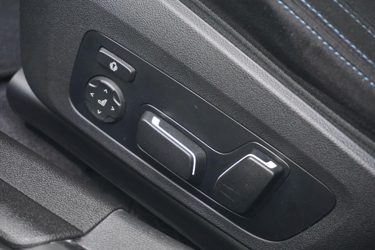 BMW 3-SERIE Touring 330e M Sport Pro | Trekhaak / Panoramadak / Head-up / Harman Kardon / Elektrische stoelen met geheugen /360*Camera's / Comfort Access / Ddodehoek detectie