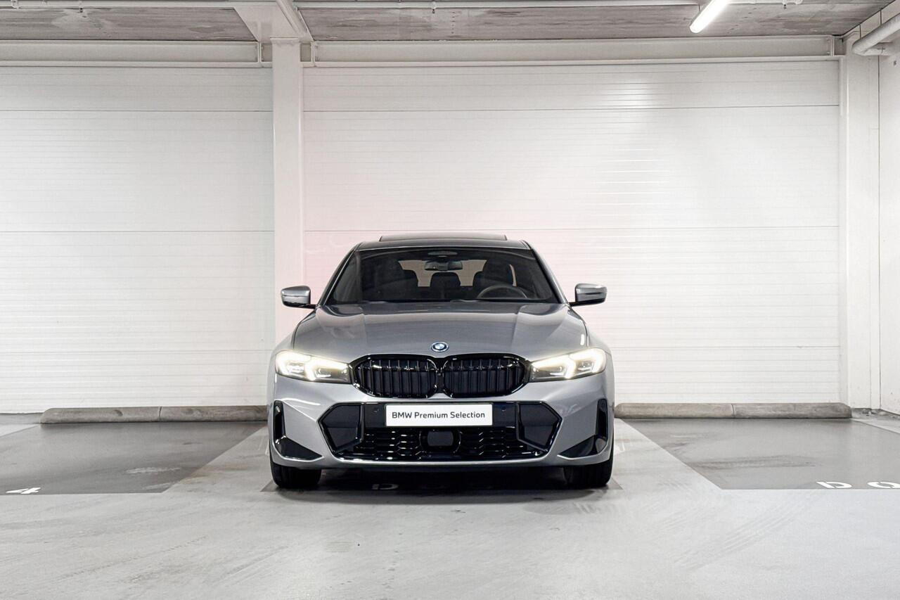 BMW 3-SERIE Sedan 330e | M-Sport Pro | Innovation Pack | Comfort Pack | Driving Assistant Professional | Harman/Kardon | Schuif-/Kanteldak | Comfort Access
