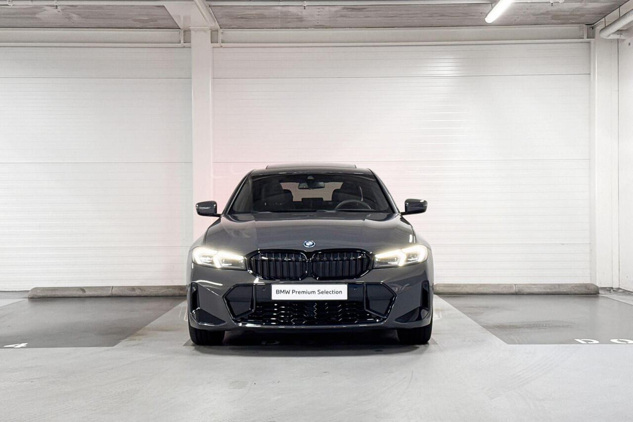 BMW 3-SERIE Sedan 330e | M-Sport Pro | Comfort Pack | Harman/Kardon | Schuif-/kanteldak | Comfort Access