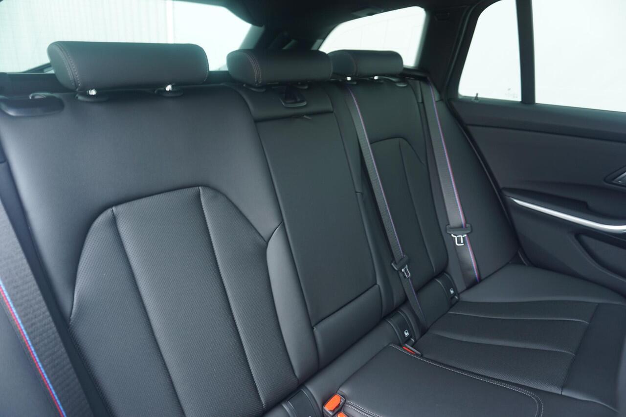 BMW 3-SERIE Touring 330e | M Sportpakket Pro | Comfort Pack | M Performance velgen | Comfort Access |