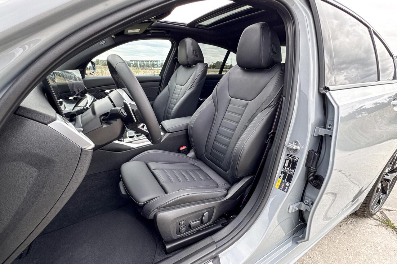 BMW 3-SERIE Sedan 330e | M Sport | Glazen Panoramadak | Harman Kardon | Head-up Display | Trekhaak |