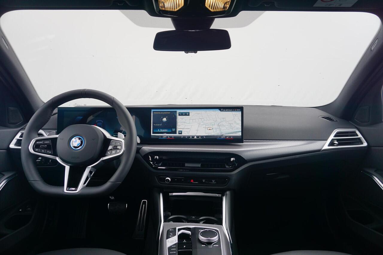 BMW 3-SERIE Touring 330e M Sportpakket 19'' / Comfort Access / Trekhaak / HiFi System