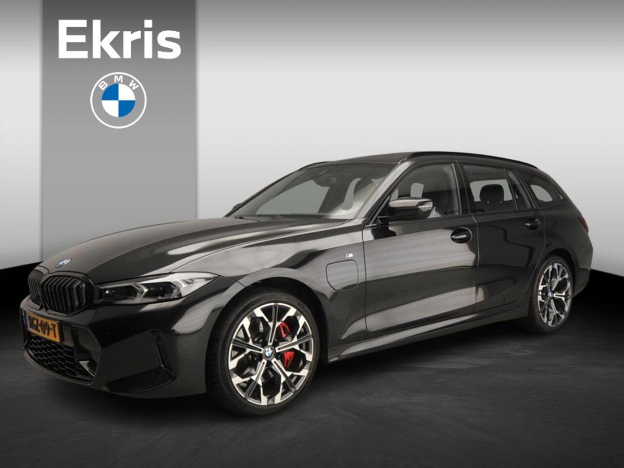 BMW 3-SERIE Touring 330e xDrive | M-Sportpakket | LED | Leder | Navigatie | Schuifdak | Trekhaak | Stoelverwarming | DAB | Alu 19 inch