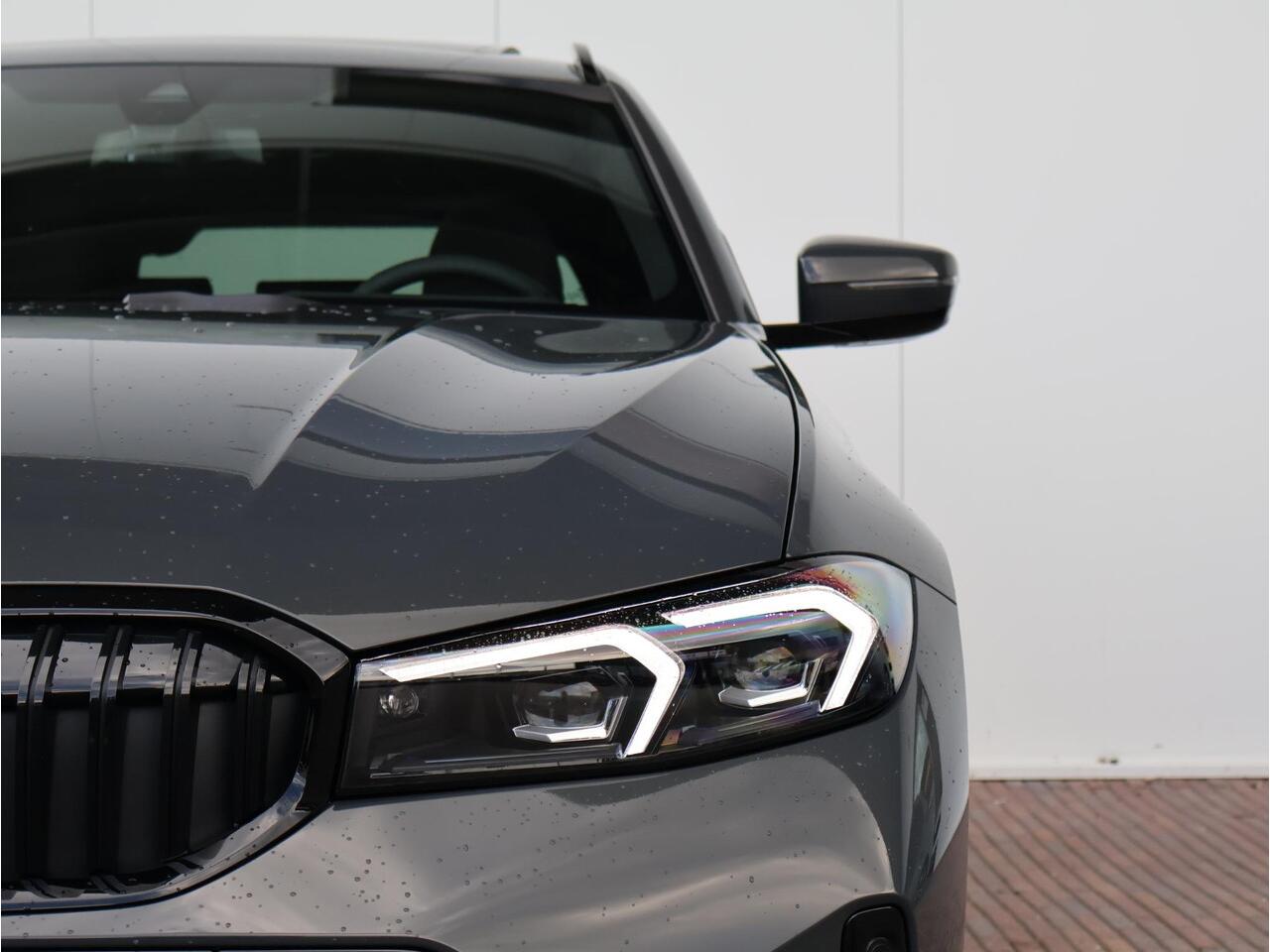 BMW 3-SERIE Touring 330e M Sportpakket Pro/ Stuurwiel verwarmd/ Comfort Access/ panoramadak/ Stoelverwarming/ Elektrische Trekhaak/ Active Cruise Control | Ekris Selection