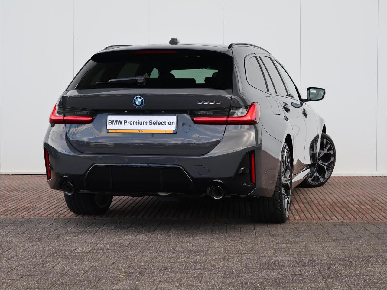 BMW 3-SERIE Touring 330e M Sportpakket Pro/ Stuurwiel verwarmd/ Comfort Access/ panoramadak/ Stoelverwarming/ Elektrische Trekhaak/ Active Cruise Control | Ekris Selection