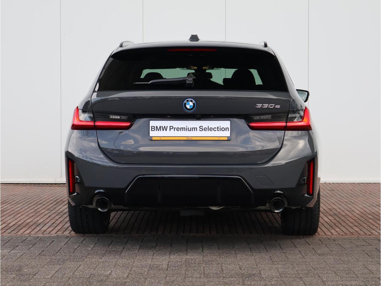 BMW 3-SERIE Touring 330e M Sportpakket Pro/ Stuurwiel verwarmd/ Comfort Access/ panoramadak/ Stoelverwarming/ Elektrische Trekhaak/ Active Cruise Control | Ekris Selection