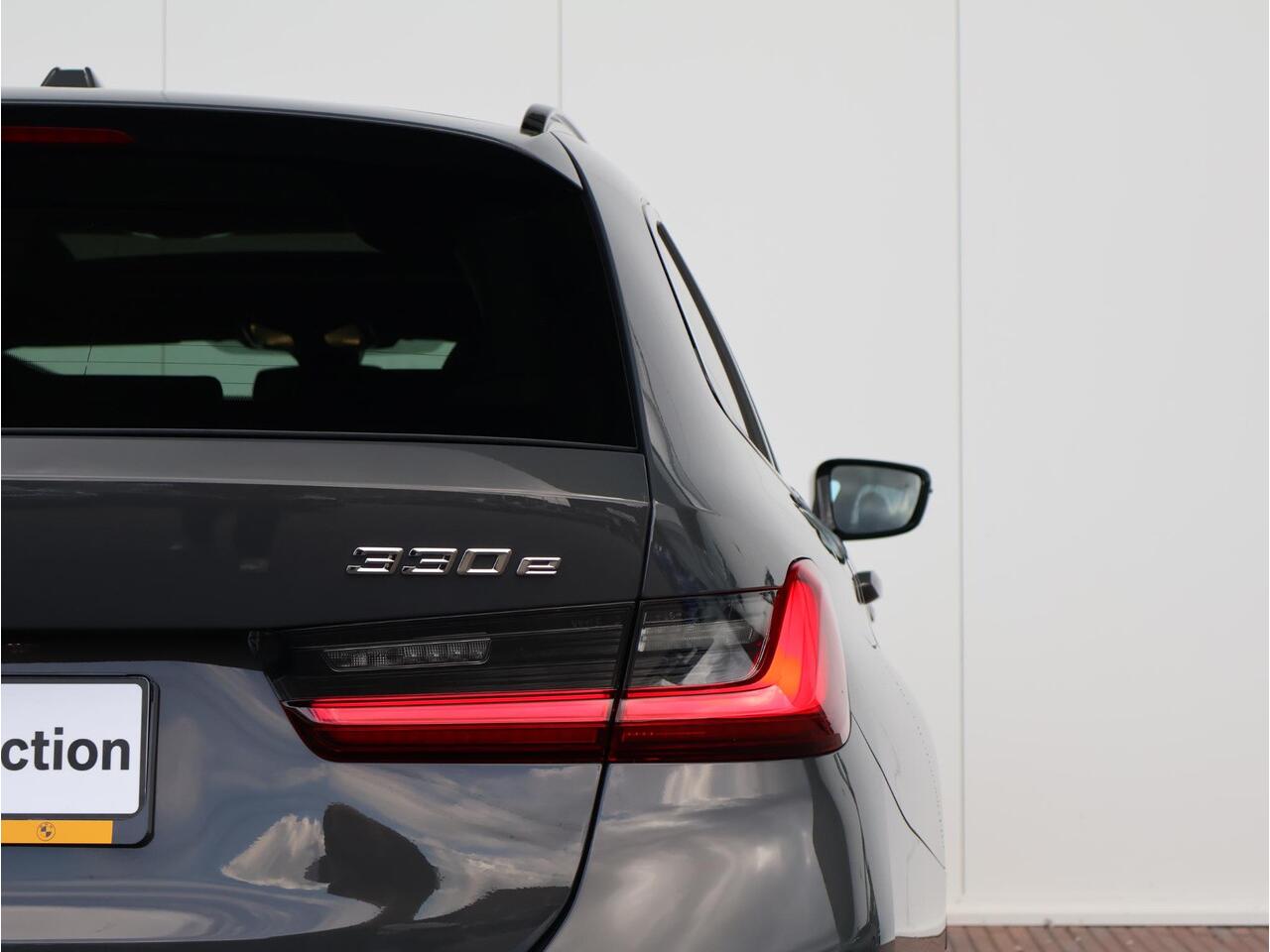 BMW 3-SERIE Touring 330e M Sportpakket Pro/ Stuurwiel verwarmd/ Comfort Access/ panoramadak/ Stoelverwarming/ Elektrische Trekhaak/ Active Cruise Control | Ekris Selection