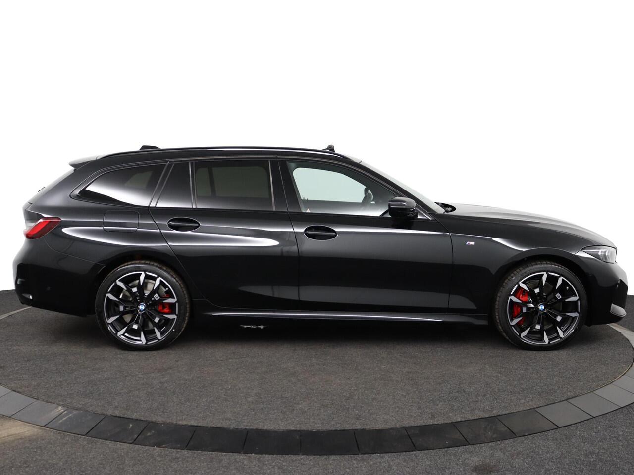 BMW 3-SERIE Touring 330e xDrive M Sportpakket Pro | Trekhaak | Panoramadak | Harman Kardon | Active Cruise Control | Comfort Access | Ekris Selection