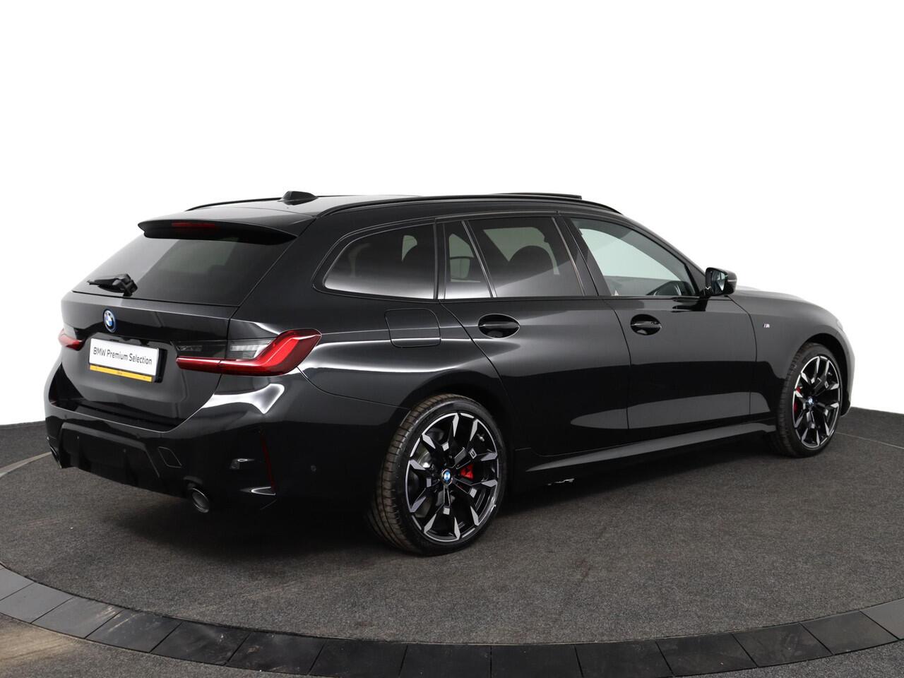 BMW 3-SERIE Touring 330e xDrive M Sportpakket Pro | Trekhaak | Panoramadak | Harman Kardon | Active Cruise Control | Comfort Access | Ekris Selection