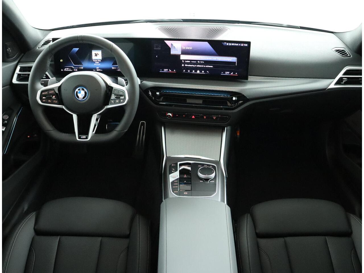 BMW 3-SERIE Touring 330e xDrive M Sportpakket Pro | Trekhaak | Panoramadak | Harman Kardon | Active Cruise Control | Comfort Access | Ekris Selection