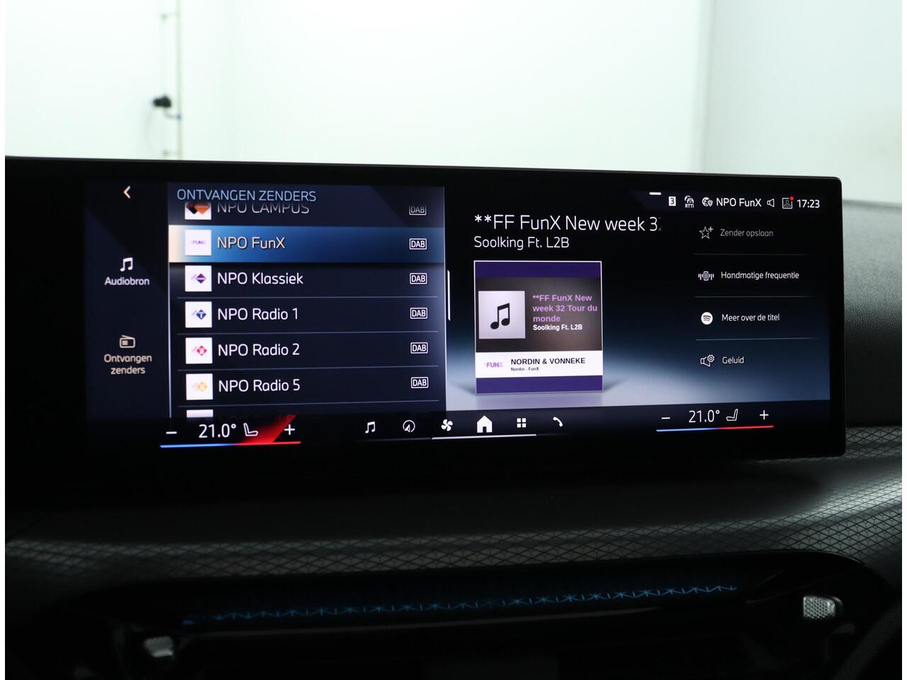 BMW 3-SERIE Touring 330e xDrive M Sportpakket Pro | Trekhaak | Panoramadak | Harman Kardon | Active Cruise Control | Comfort Access | Ekris Selection