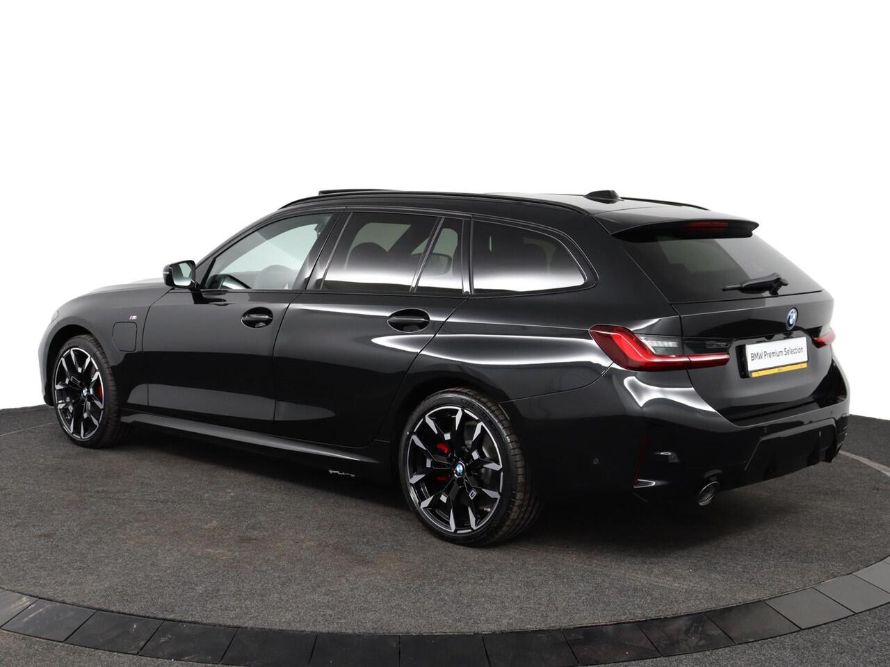 BMW 3-SERIE Touring 330e xDrive M Sportpakket Pro | Trekhaak | Panoramadak | Harman Kardon | Active Cruise Control | Comfort Access | Ekris Selection