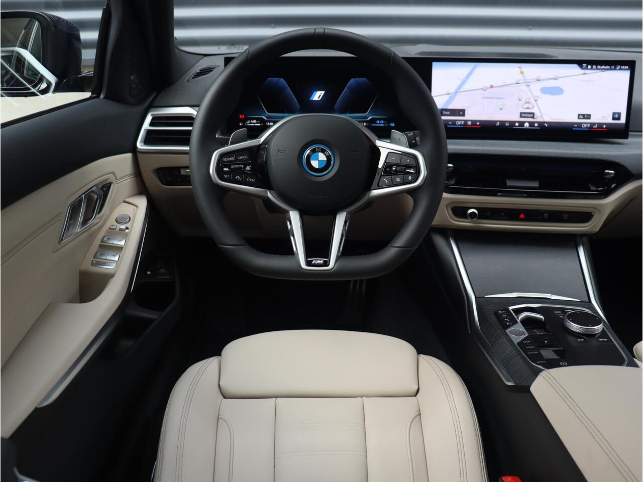 BMW 3-SERIE Touring 330e | High Executive | M Sportpakket Pro | Panodak | Head-Up | Elektr. Stoelen | Harman Kardon | Parking Assistant Plus | Adaptive Cruise Control | 19'' LMV