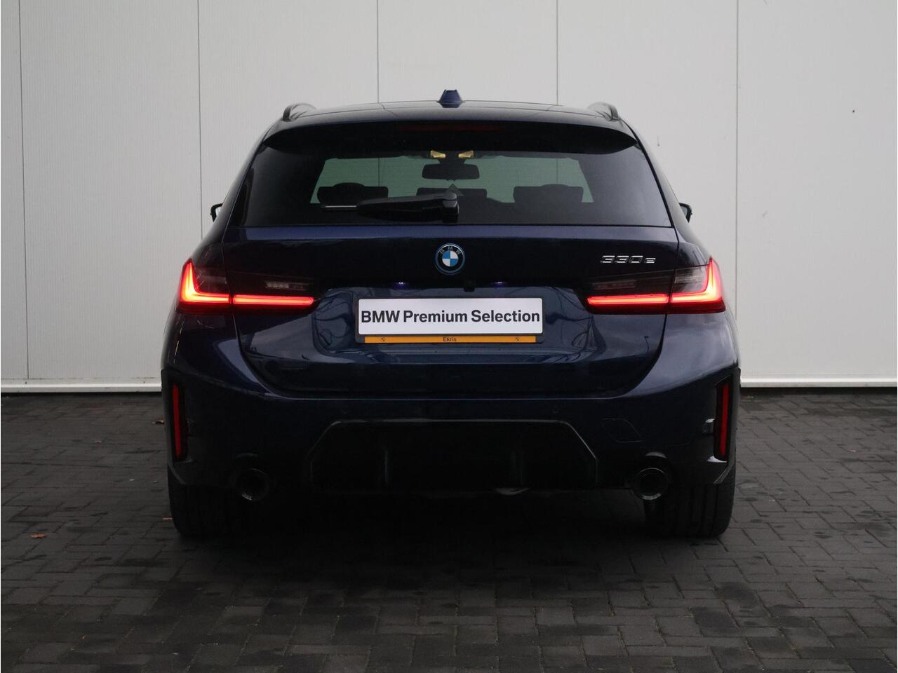 BMW 3-SERIE Touring 330e M Sportpakket Pro/ Stuurwiel verwarming/ Comfort Access/ Elektrische Trekhaak/ panoramadak/ Sportstoelen/ Stoelverwarming/ Active Cruise Control/ Harman Kardon / Ekris Selection