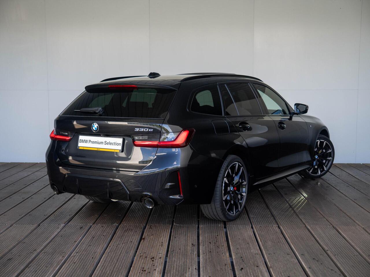 BMW 3-SERIE Touring 330e | M Sportpakket Pro | Innovation Pack | Verwarmd Stuurwiel | Comfort Access | Panoramadak | Stoelverwarming | Harman Kardon | Trekhaak | Ekris Selection