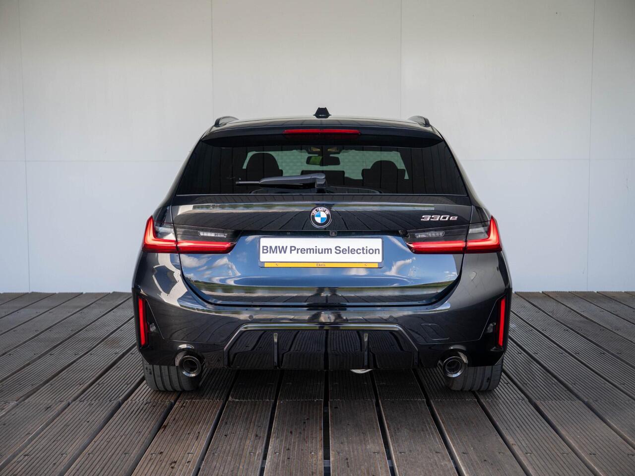 BMW 3-SERIE Touring 330e | M Sportpakket Pro | Innovation Pack | Verwarmd Stuurwiel | Comfort Access | Panoramadak | Stoelverwarming | Harman Kardon | Trekhaak | Ekris Selection