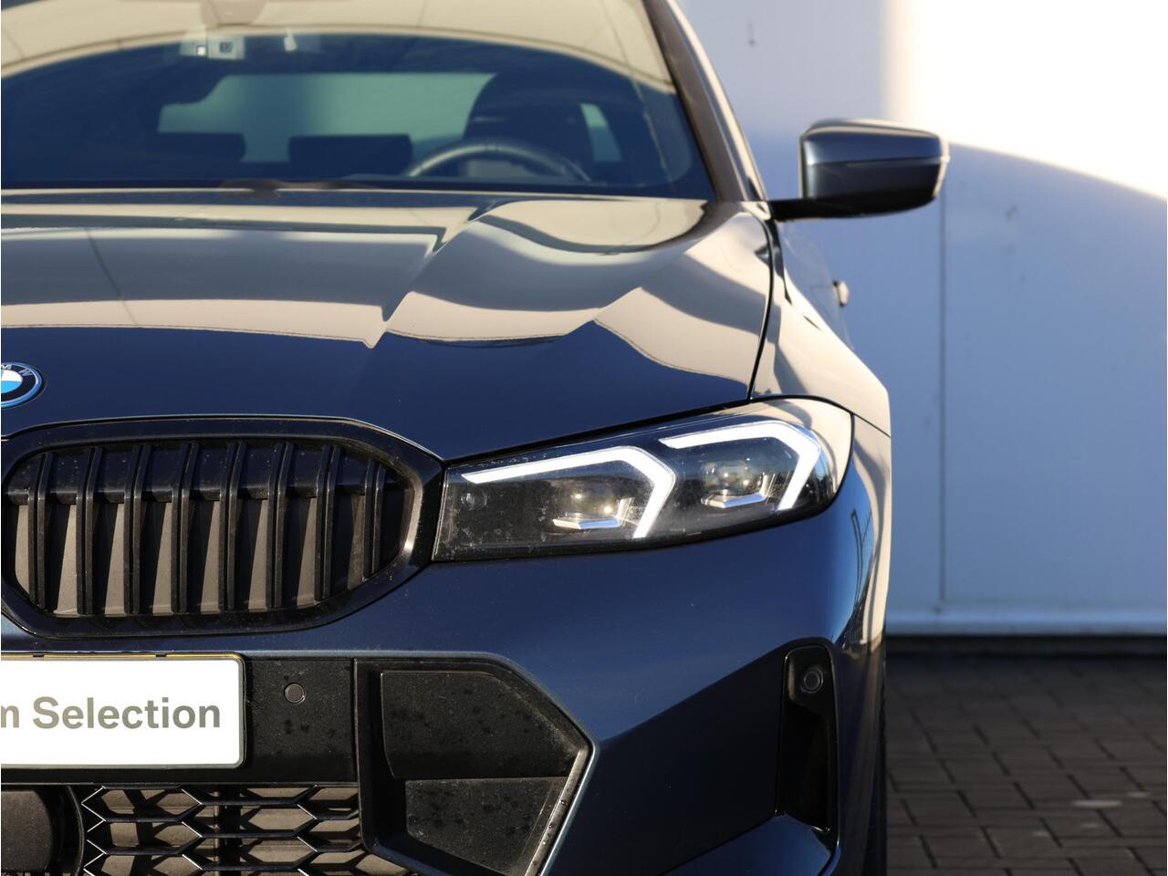 BMW 3-SERIE Touring 330e M Sportpakket Pro | Stuurwiel Verwarming | Comfort Access | Elektrische Trekhaak | Panoramadak | Driving Assistant Professional | Stoelverwarming | Harman-Kardon | Ekris Selection