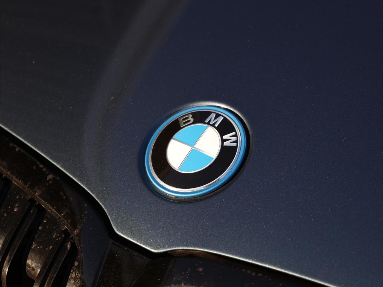 BMW 3-SERIE Touring 330e M Sportpakket Pro | Stuurwiel Verwarming | Comfort Access | Elektrische Trekhaak | Panoramadak | Driving Assistant Professional | Stoelverwarming | Harman-Kardon | Ekris Selection