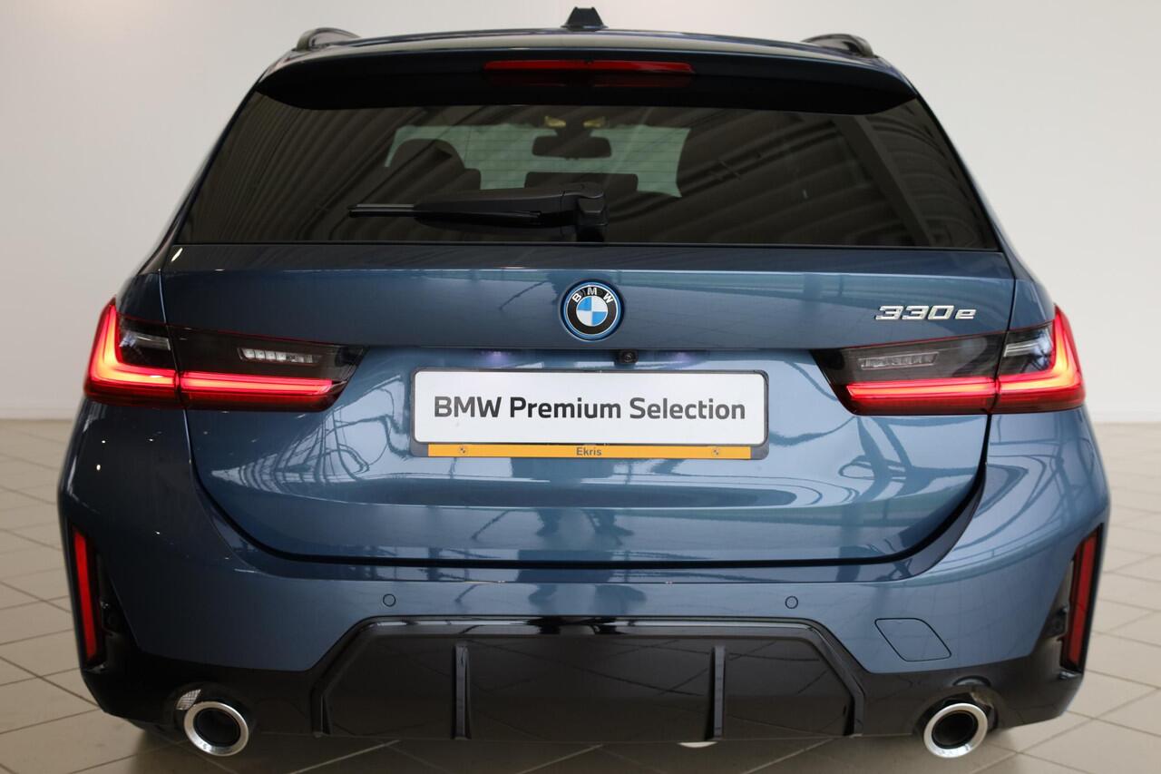 BMW 3-SERIE Touring 330e | M Sportpakket | Comfort Pack | Panorama Dak | Trekhaak