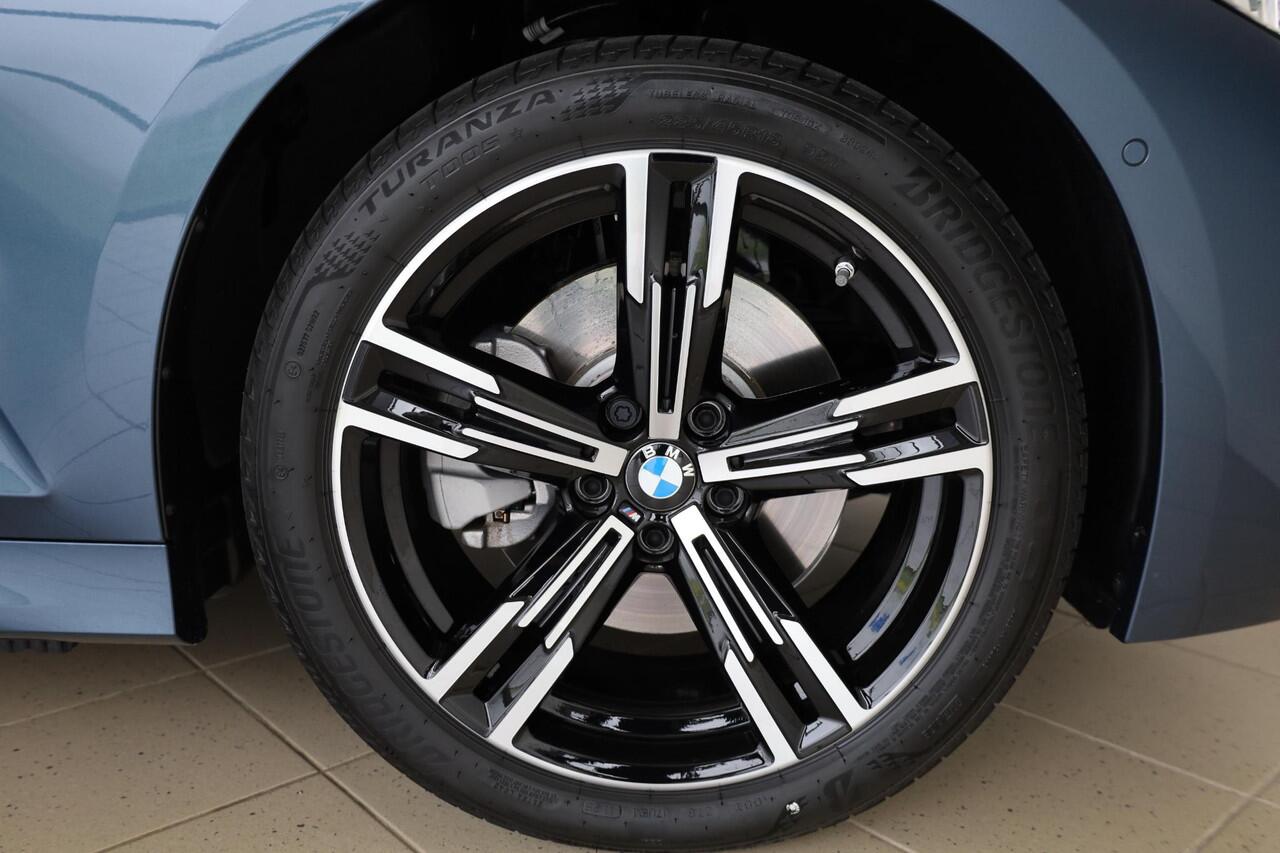 BMW 3-SERIE Touring 330e | M Sportpakket | Comfort Pack | Panorama Dak | Trekhaak