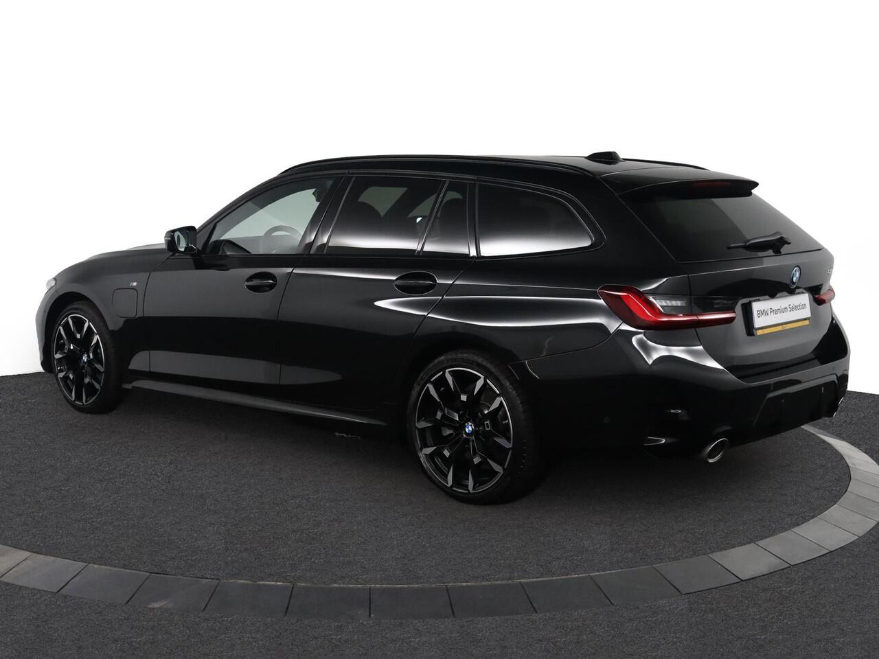 BMW 3-SERIE Touring 330e M Sportpakket | Comfort Access | Harman Kardon | Achteruitrijcamera