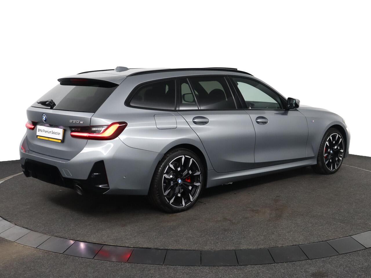 BMW 3-SERIE Touring 330e M Sportpakket Pro | Trekhaak | Panoramadak | Active Cruise Control | Harman Kardon | Ekris Selection