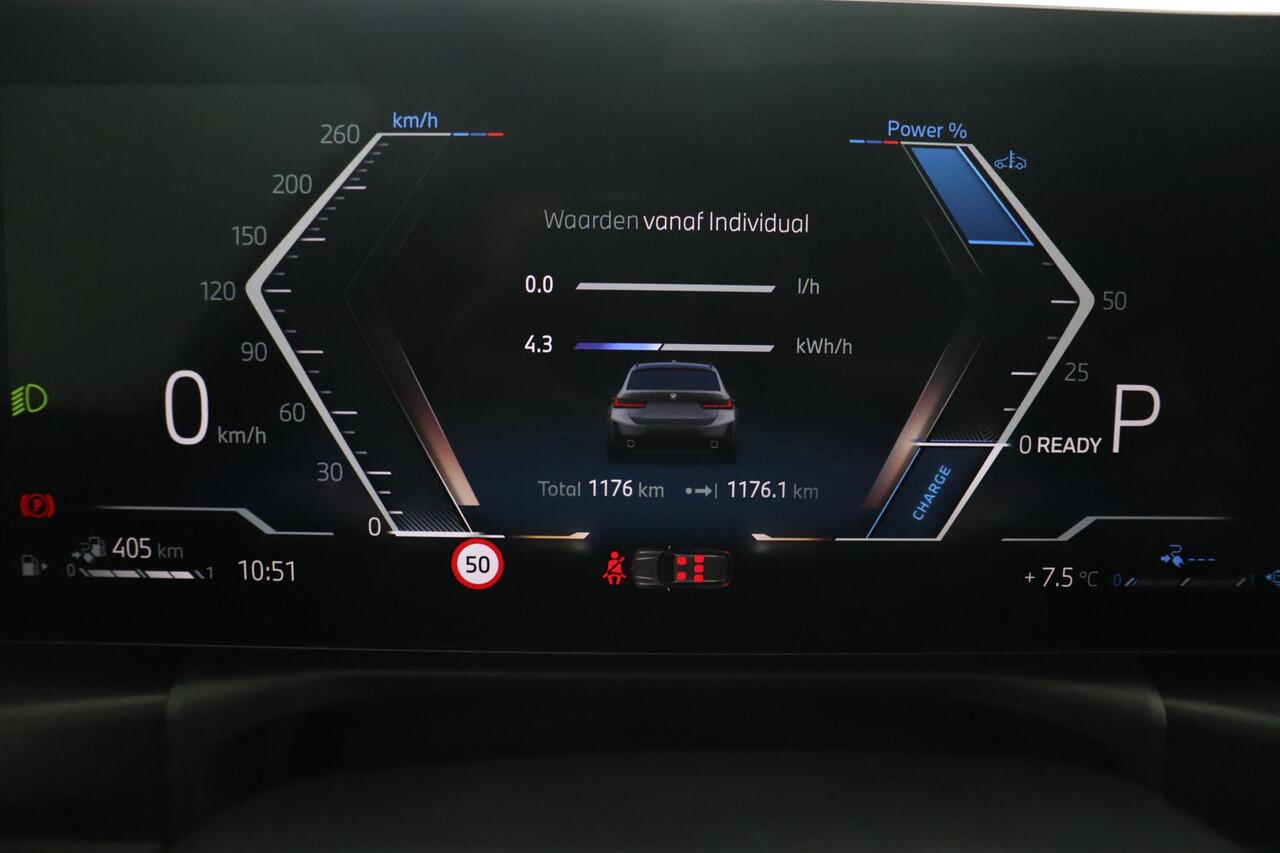 BMW 3-SERIE Touring 330e M Sportpakket Pro | Trekhaak | Panoramadak | Active Cruise Control | Harman Kardon | Ekris Selection