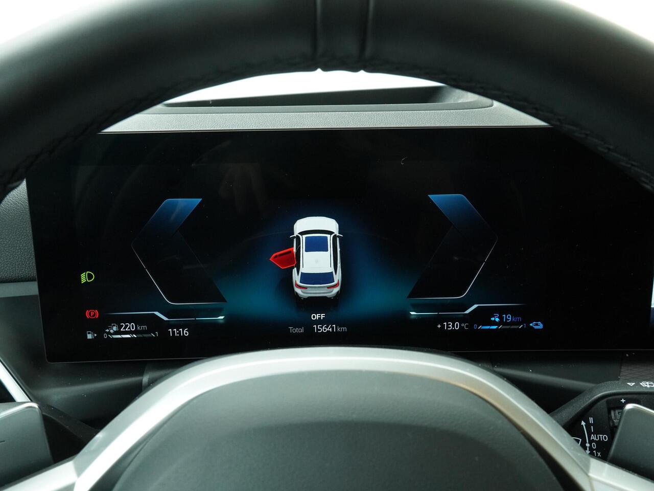 BMW 3-SERIE Touring 330e M-Sportpakket | Panoramadak | HiFi | Driving Assistant | Elektrische stoelen |