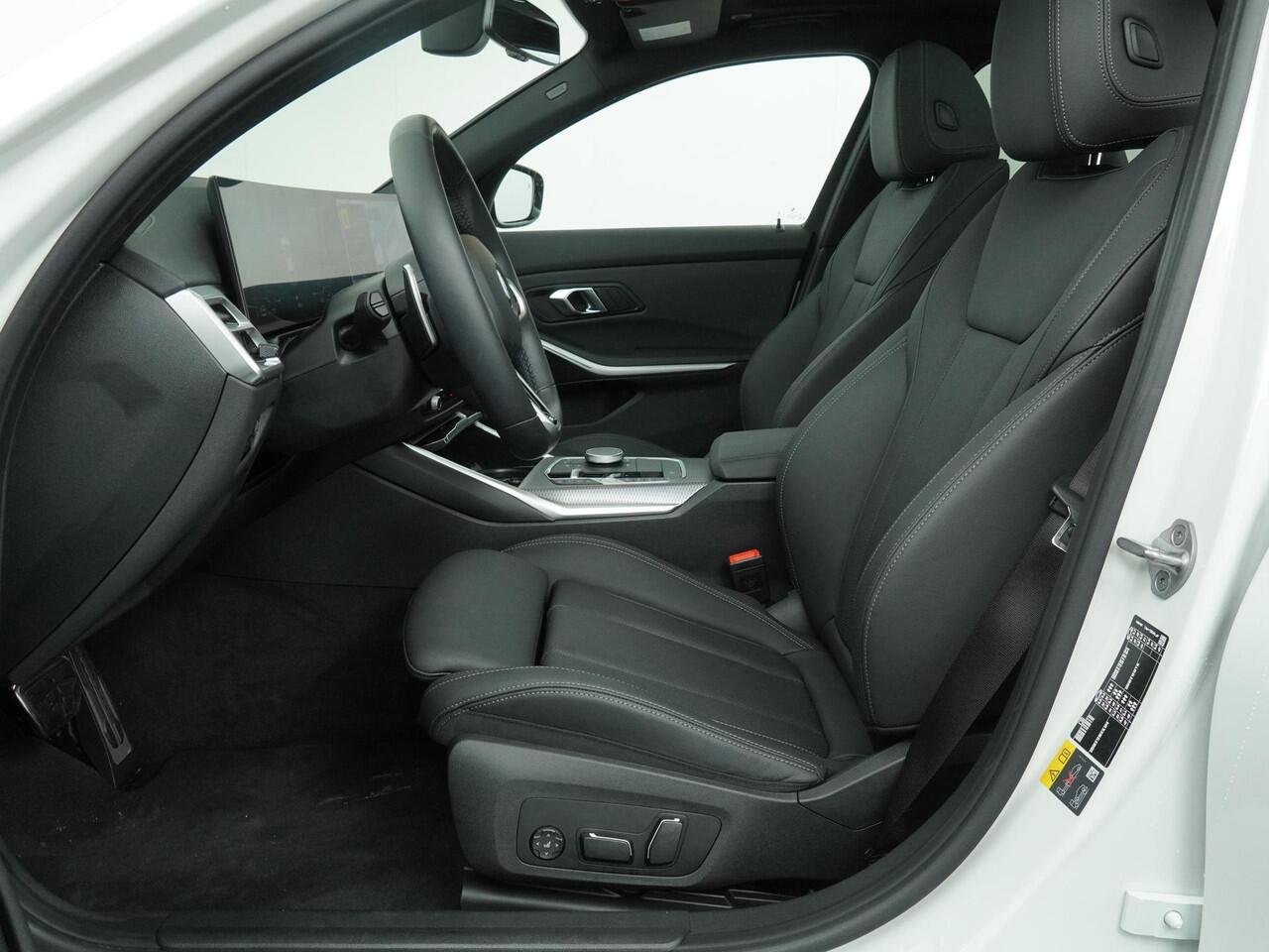 BMW 3-SERIE Touring 330e M-Sportpakket | Panoramadak | HiFi | Driving Assistant | Elektrische stoelen |