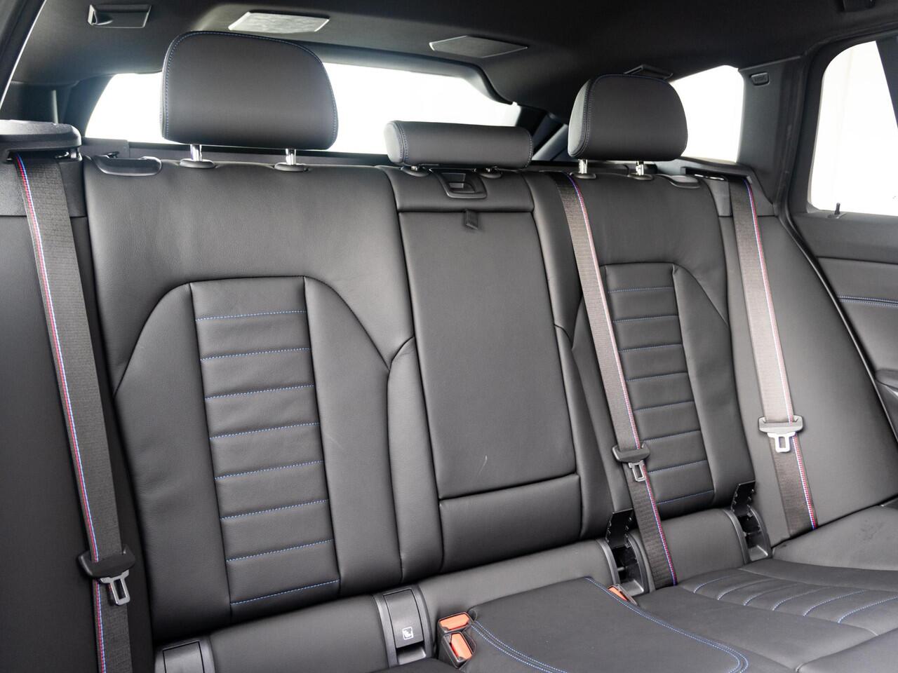 BMW 3-SERIE Touring 330e | M Sportpakket Pro | Innovation Pack | Verwarmd Stuurwiel | Comfort Access | Panoramadak | Stoelverwarming | Harman Kardon | Trekhaak | Ekris Selection