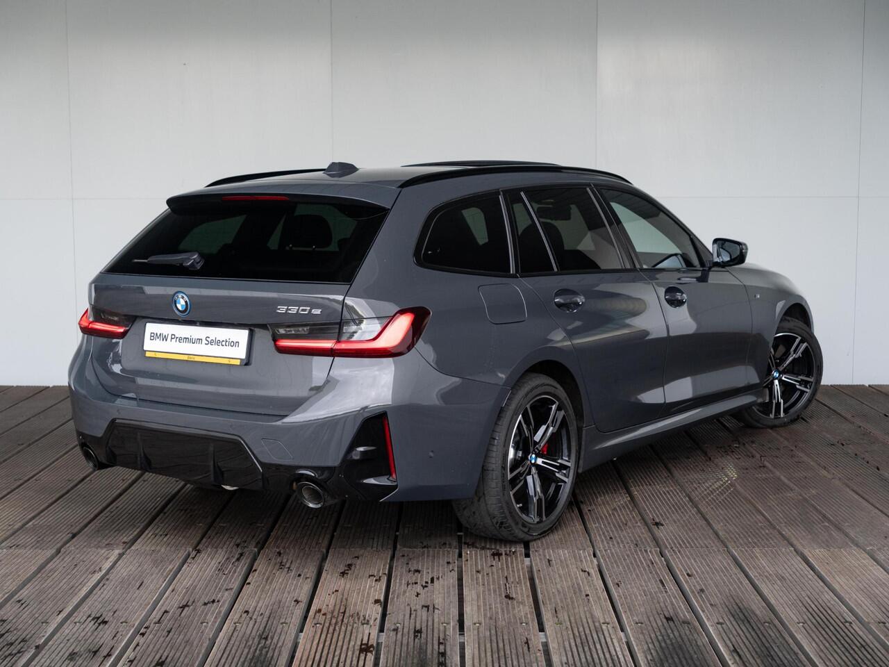 BMW 3-SERIE Touring 330e | M Sportpakket Pro | Innovation Pack | Verwarmd Stuurwiel | Comfort Access | Panoramadak | Stoelverwarming | Harman Kardon | Trekhaak | Ekris Selection