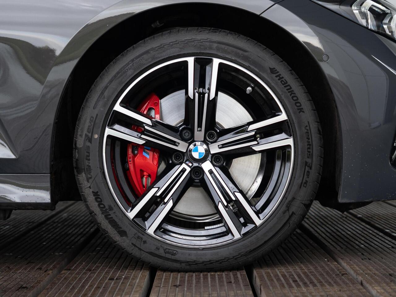 BMW 3-SERIE Touring 330e | M Sportpakket Pro | Innovation Pack | Verwarmd Stuurwiel | Comfort Access | Panoramadak | Stoelverwarming | Harman Kardon | Trekhaak | Ekris Selection