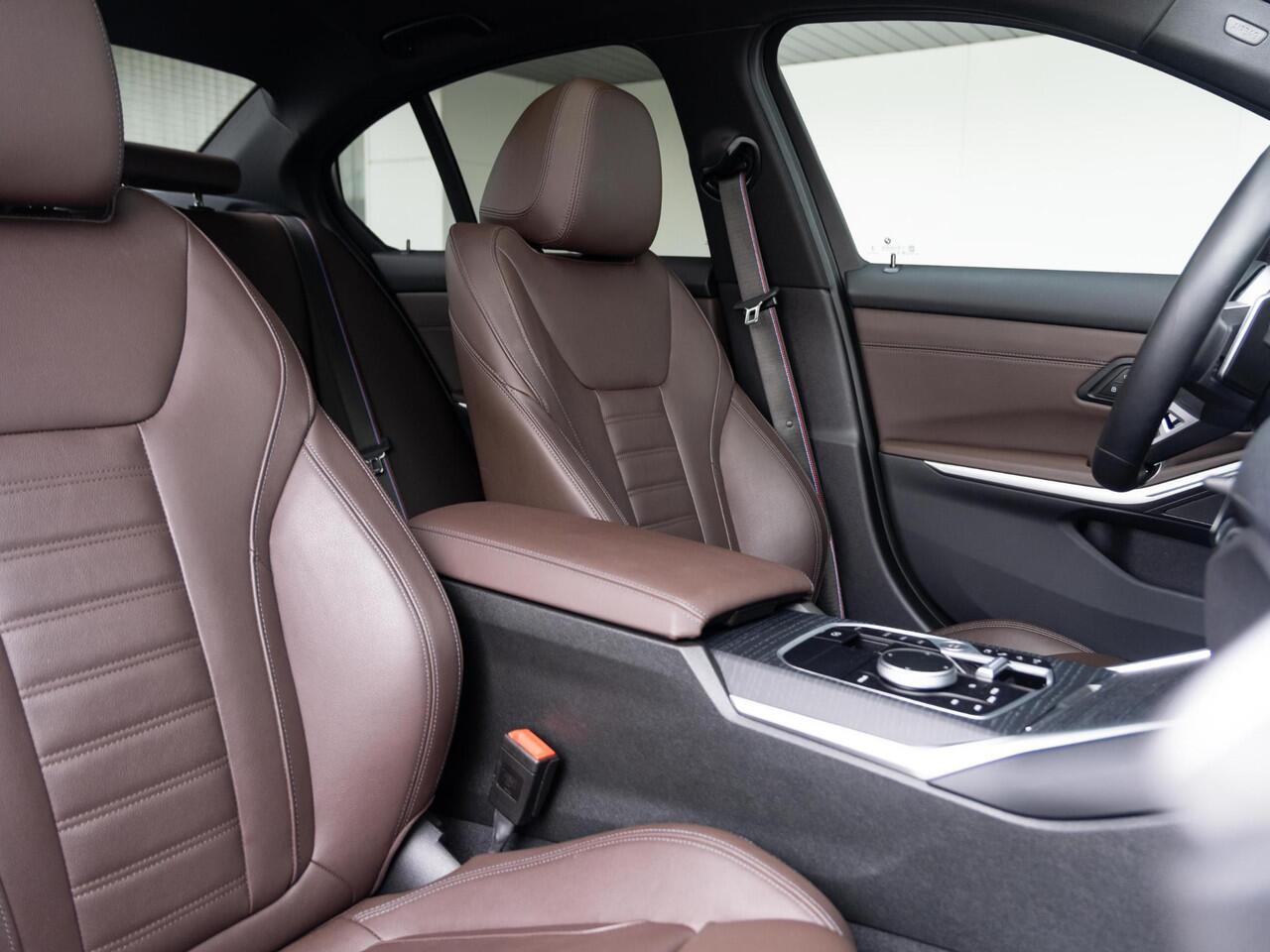 BMW 3-SERIE Sedan 330e xDrive | M Sportpakket Pro | Innovation Pack | Comfort Access | Schuif-/kanteldak | Stoelverwarming | Harman Kardon | Trekhaak