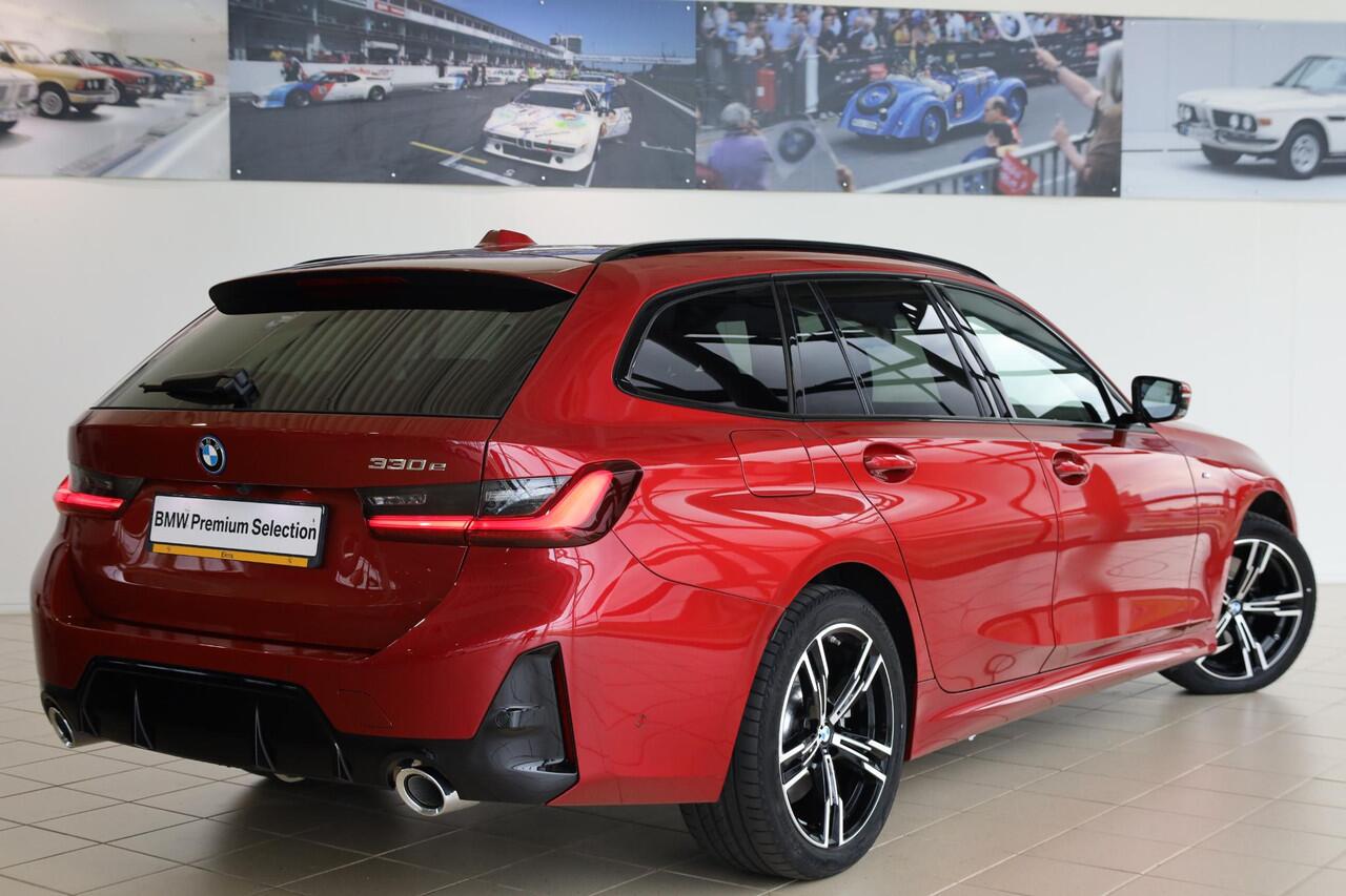 BMW 3-SERIE Touring 330e | M Sportpakket | Comfort Pack | Panorama dak | Trekhaak