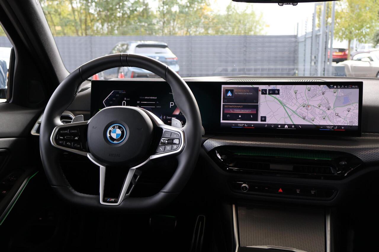 BMW 3-SERIE Touring 330e | M Sportpakket | Comfort Pack | Panorama Dak | Trekhaak