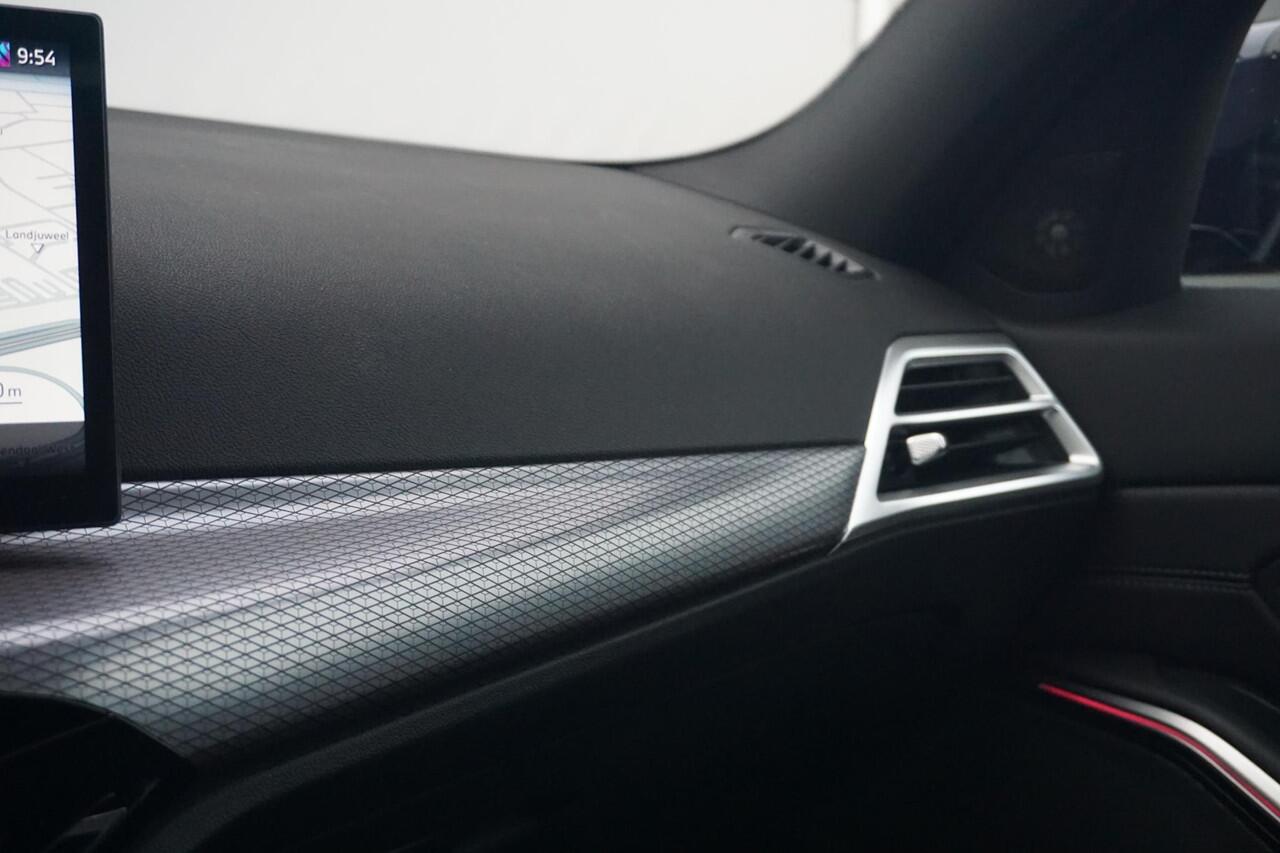 BMW 3-SERIE 330e M Sport Pro Glazen Panoramadak | Innovation Pack | Harman Kardon | Comfort Access | Trekhaak Elektrisch | Stoel- én stuurverwarming | Ekris Selection