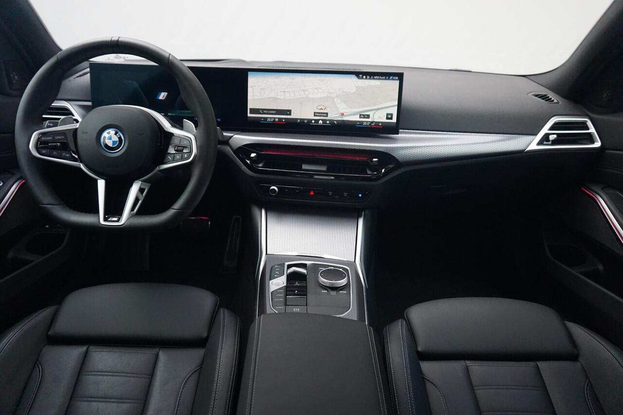 BMW 3-SERIE 330e M Sport Pro Glazen Panoramadak | Innovation Pack | Harman Kardon | Comfort Access | Trekhaak Elektrisch | Stoel- én stuurverwarming | Ekris Selection