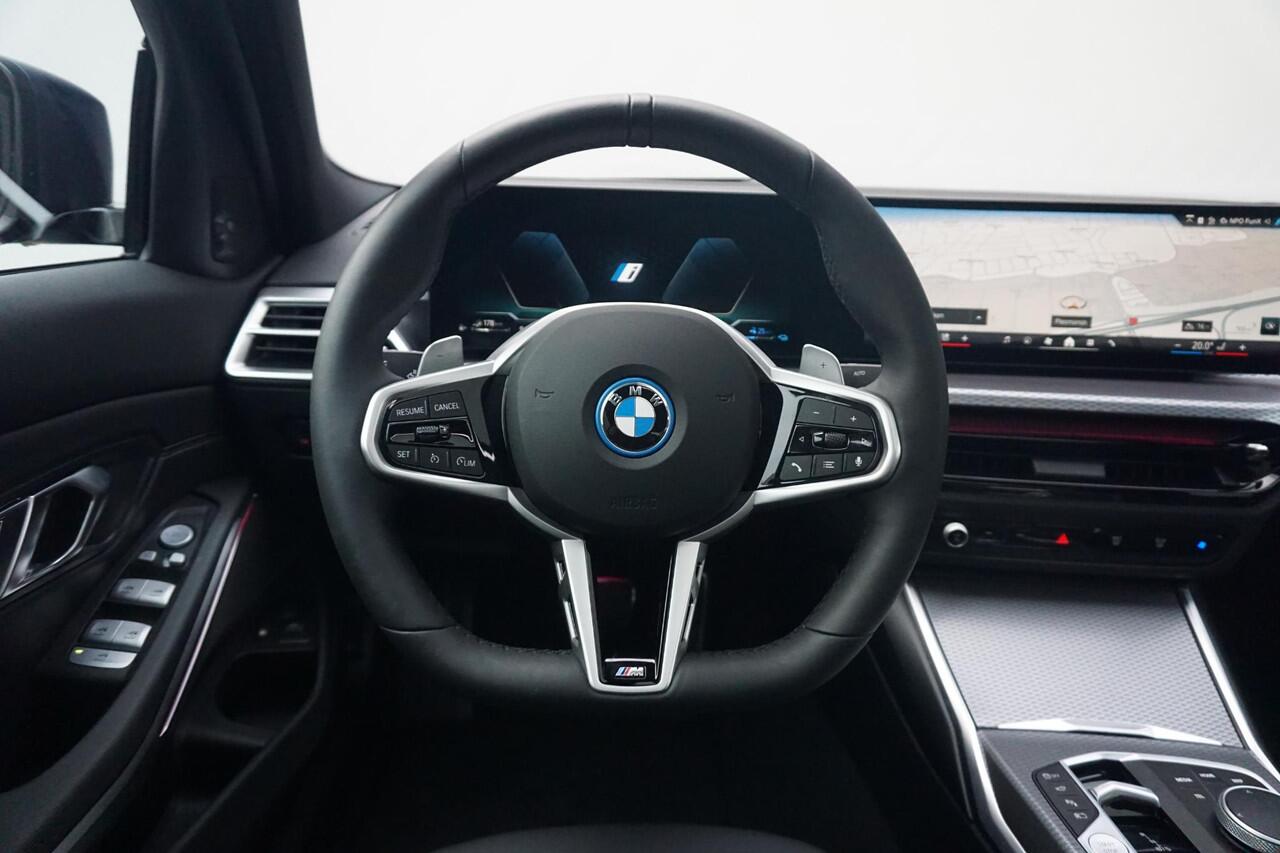 BMW 3-SERIE 330e M Sport Pro Glazen Panoramadak | Innovation Pack | Harman Kardon | Comfort Access | Trekhaak Elektrisch | Stoel- én stuurverwarming | Ekris Selection
