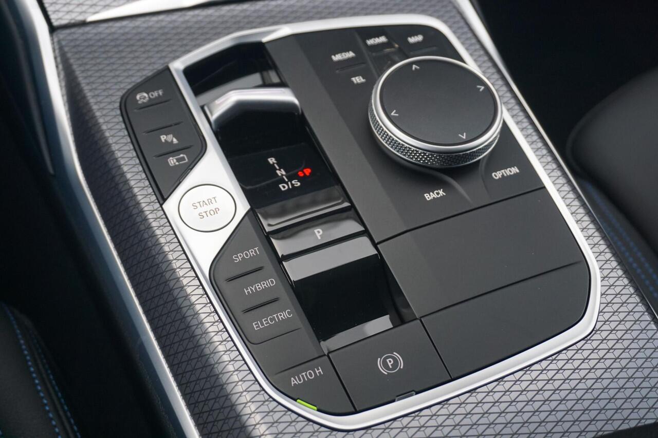 BMW 3-SERIE Touring 330e M Sport Pro | Trekhaak | Harman Kardon | Elektrische Stoelen met geheugen | Comfort Access | Ekris Selection