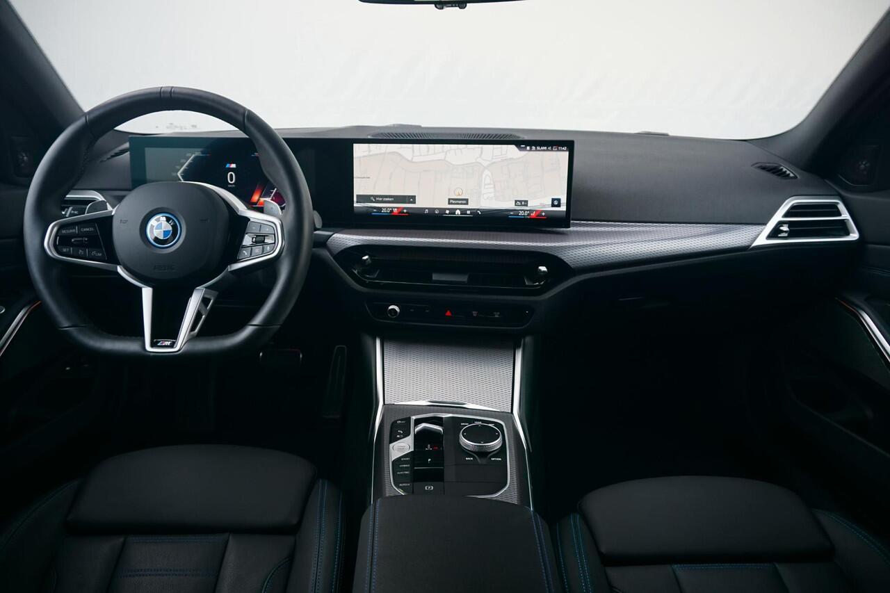 BMW 3-SERIE Touring 330e M Sport Pro | Trekhaak | Harman Kardon | Elektrische Stoelen met geheugen | Comfort Access | Ekris Selection
