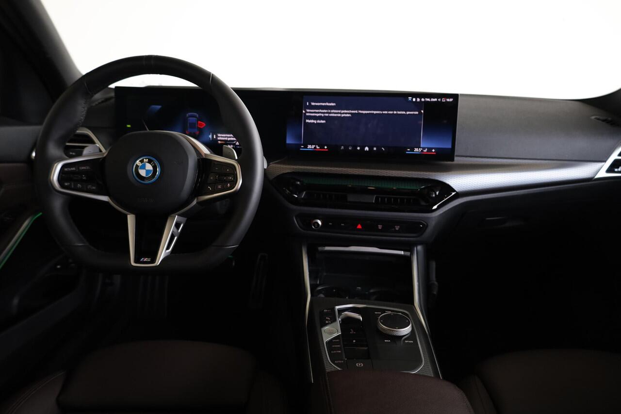 BMW 3-SERIE Touring 330e xDrive | M Sportpakket Pro | LED verlichting pakket | Panorama Dak | Trekhaak