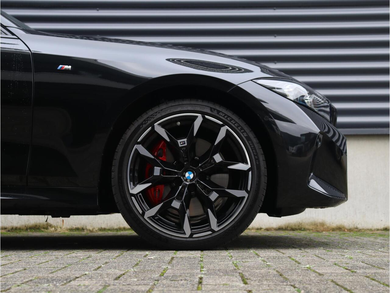 BMW 3-SERIE Touring 330e | M Sportpakket Pro | Panodak | Harman Kardon | Trekhaak | Comfort Access | Adaptive Cruise Control | Adaptieve LED Koplampen | 19'' LMV | Ekris Selection