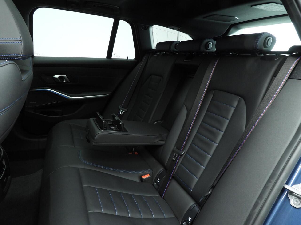 BMW 3-SERIE Touring 330d xDrive | M-Sportpakket | LED | Leder | HUD | Schuifdak | Trekhaak | Elektr. zetels | DAB | Harman-kardon sound | Alu 19 inch