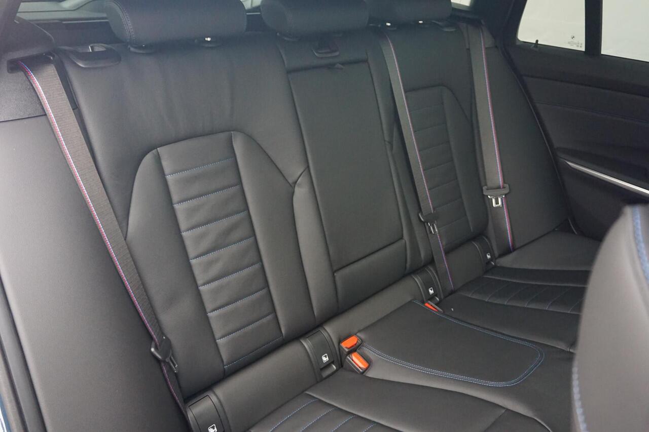 BMW 3-SERIE Touring 330e M Sportpakket Pro 19'' / Harman Kardon / Panoramadak / Driving Assistant Professional / Ekris Selection