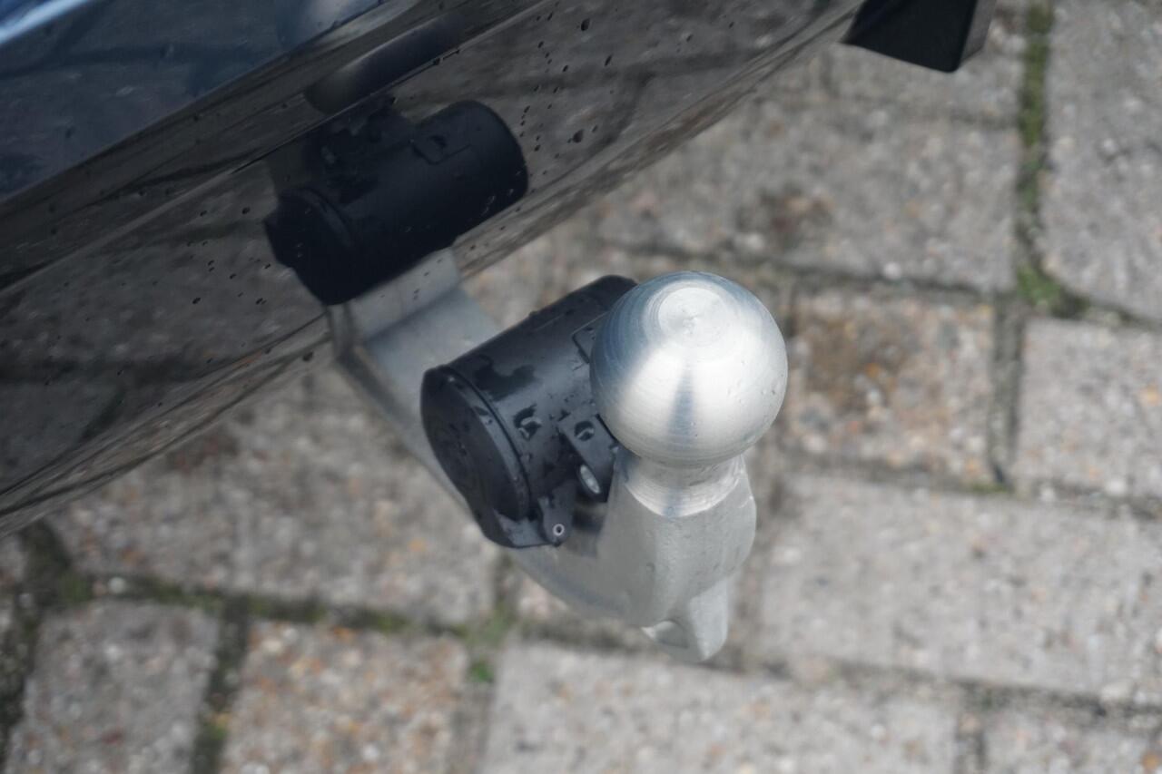 BMW 3-SERIE Touring 330e M Sportpakket Pro 19'' / Harman Kardon / Panoramadak / Driving Assistant Professional / Ekris Selection